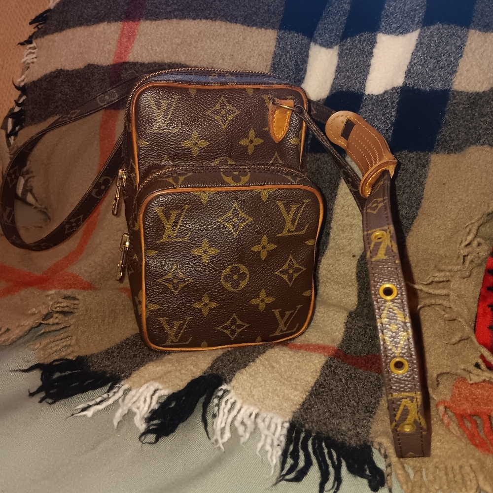 Louis Vuitton authentic  crossbody
